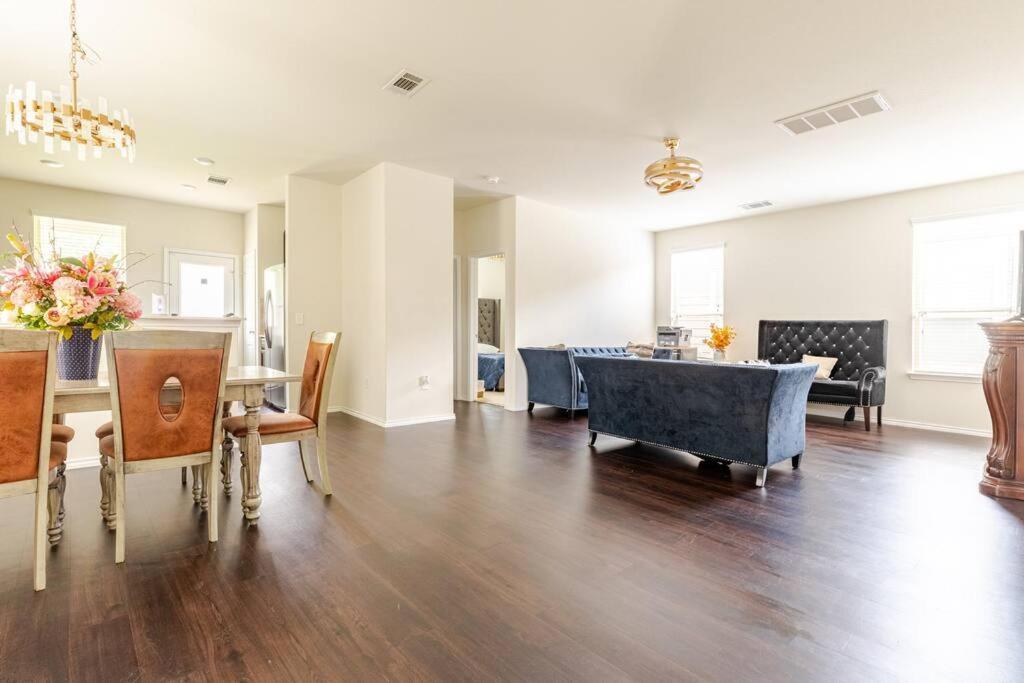 Вилла N-E-G House - Near David Wayne Hooks Airport Хьюстон Экстерьер фото